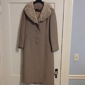 Elegant Tan Coat with Faux Fur Collar